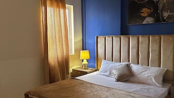 2 chambres, coffres-forts dans les chambres, bureau