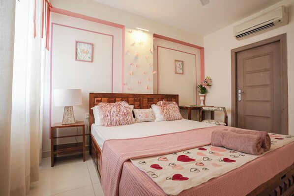 4 bedrooms, iron/ironing board, WiFi, bed sheets