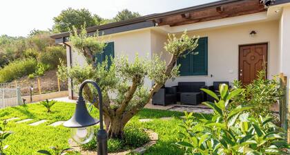 Panoramic and modern villa with garden, comfort and relaxation close to the sea