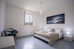 2 bedrooms, desk, iron/ironing board, travel crib - Panoramic and modern villa with garden, comfort and relaxation close to the sea (Marina di Ascea)