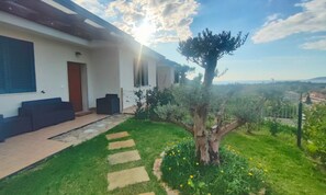 Terrace/patio - Panoramic and modern villa with garden, comfort and relaxation close to the sea (Marina di Ascea)