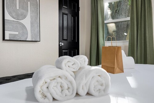 Hines Haven | Unit 2 - Perfect BNB for YOU!