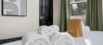 Hines Haven | Unit 2 - Perfect BNB for YOU!