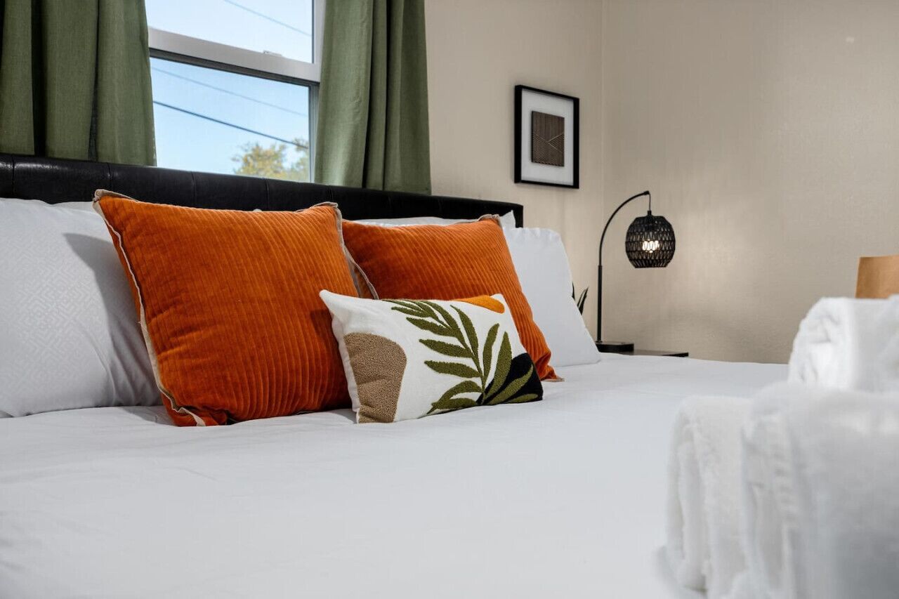 2 habitaciones, escritorio, tabla de planchar con plancha y wifi 