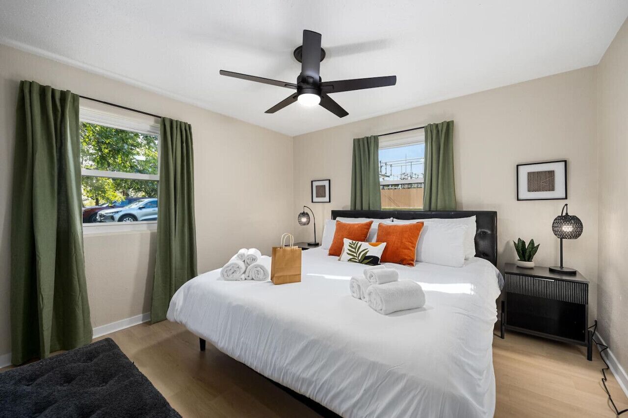 2 habitaciones, escritorio, tabla de planchar con plancha y wifi 