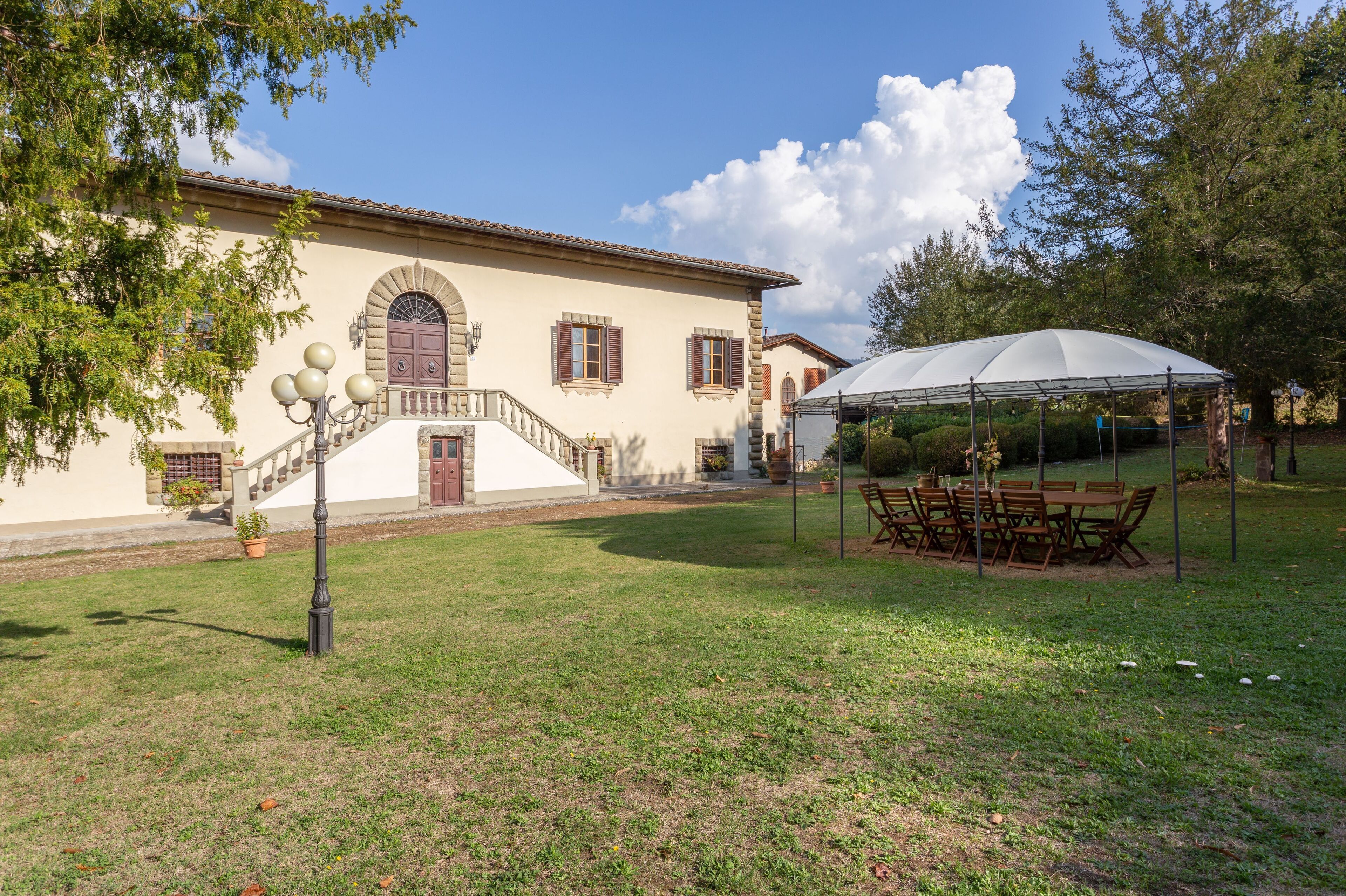10 bedrooms, iron/ironing board, cribs (free), WiFi (free)