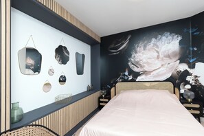 4 bedrooms, desk, iron/ironing board, travel crib