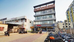 A hotel named Regal Heaven with a Yamaha store and a Vijayaxm Auto dealership.