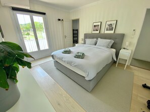 3 soverom, strykejern/-brett, reiseseng for barn og wi-fi (inkludert)