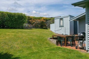Outdoor dining - Waipahihi Charm & Tranquillity (Taupo)