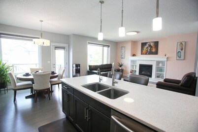 4BR Cozy Home in Evanston