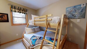 3 bedrooms, iron/ironing board, free WiFi, bed sheets