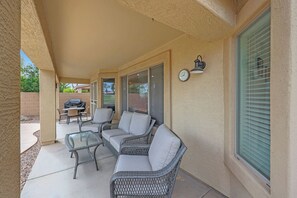 Terrace/patio - Gorgeous 4 bedroom, 2 bath house with heated pool on hole 6 ! (Queen Creek)