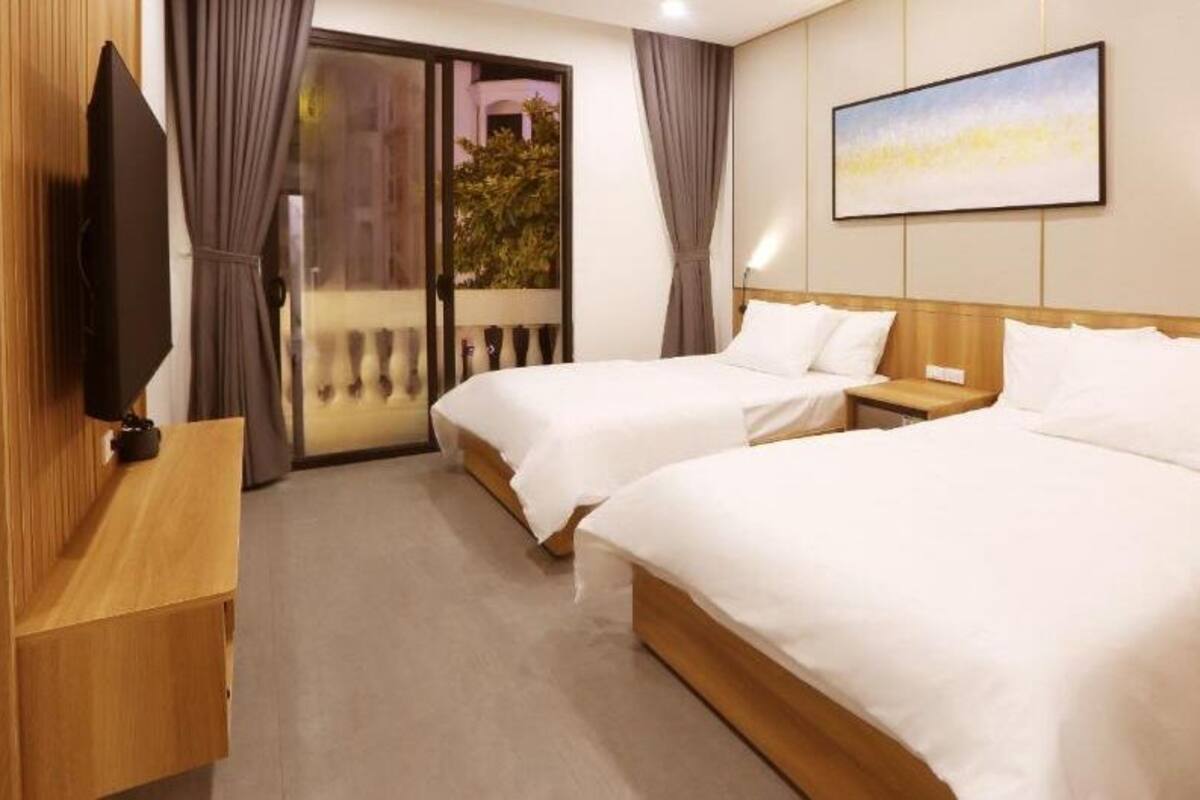 Habitación de lujo con 1 cama doble o 2 individuales, balcón, vistas a la playa | Caja fuerte, escritorio, tabla de planchar con plancha y wifi gratis