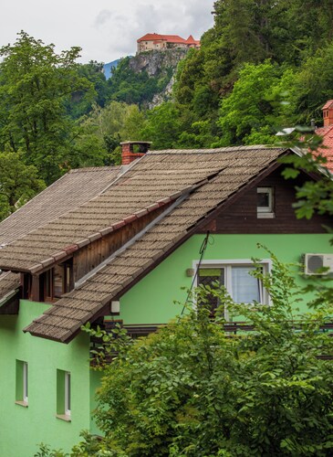  2-bedroom apartment with AC, WiFi - 50 m near Lake Bled with  extra entrance
