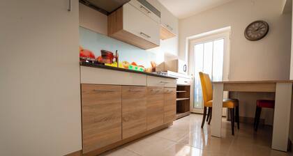 2-bedroom apartment with AC, WiFi - 50 m near Lake Bled with extra entrance