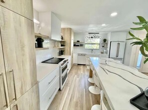 Unclassified image, 5 of 55, button