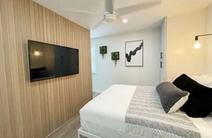 Unclassified image, 2 of 55, button