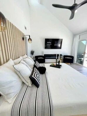 Unclassified image, 3 of 55, button