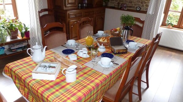Dining - Au Clair du Soleil (Saint-Juire-Champgillon)