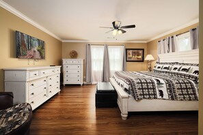 4 bedrooms, iron/ironing board, free WiFi, bed sheets