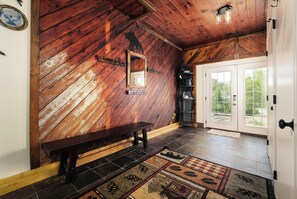 Interior - Gameroom, Sleeps 15, Fishing Pond and Mountain View (Sevierville)