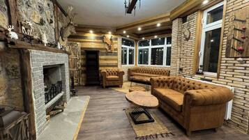 House, Multiple Bedrooms, Private Pool, Garden View | Interior