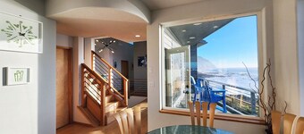 Spectacular Ocean Views! Hot Tub! Walk to Everywhere in Yachats!