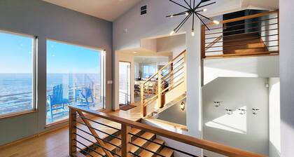 Spectacular Ocean Views! Hot Tub! Walk to Everywhere in Yachats!