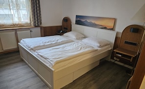 Escrivaninha, Wi-Fi de cortesia, roupa de cama