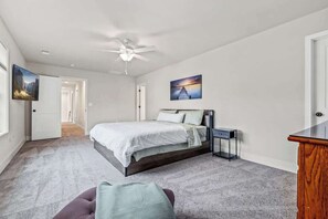 3 多间卧室、熨斗/熨衣板、WiFi、床单