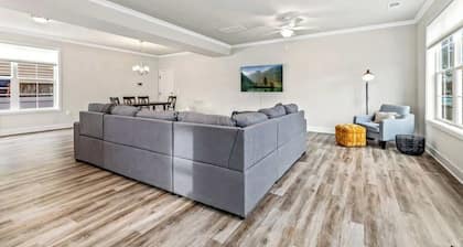 Golden Anchor Retreat; Lux Living! - Sleeps 7