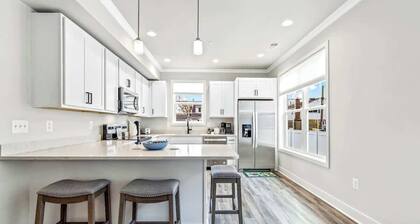 Golden Anchor Retreat; Lux Living! - Sleeps 7