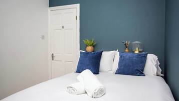 2 bedrooms, iron/ironing board, free WiFi, bed sheets
