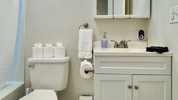 Hårføner og håndklær