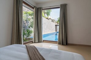 Villa de lujo, balcón | Ropa de cama de alta calidad y espacio para trabajar con un portátil