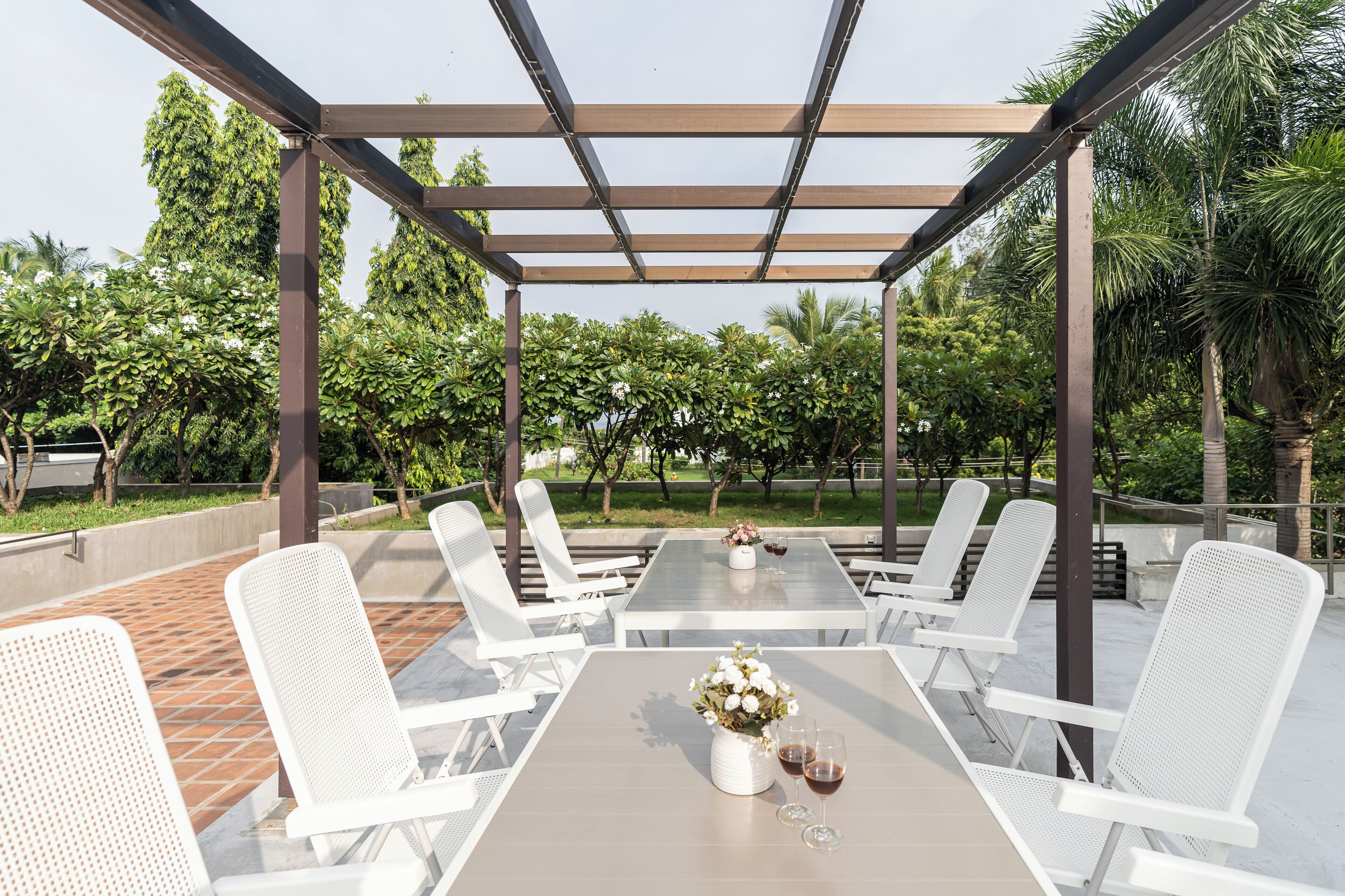 32-tums LED-tv med kabelkanaler