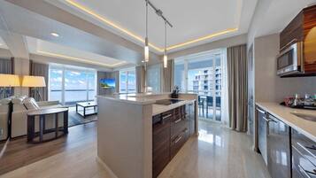 Fridge, microwave, stovetop, dishwasher