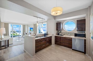 Fridge, microwave, stovetop, dishwasher