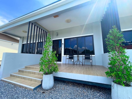 Deluxe Double Room, 2 Twin Beds | Terrace/patio