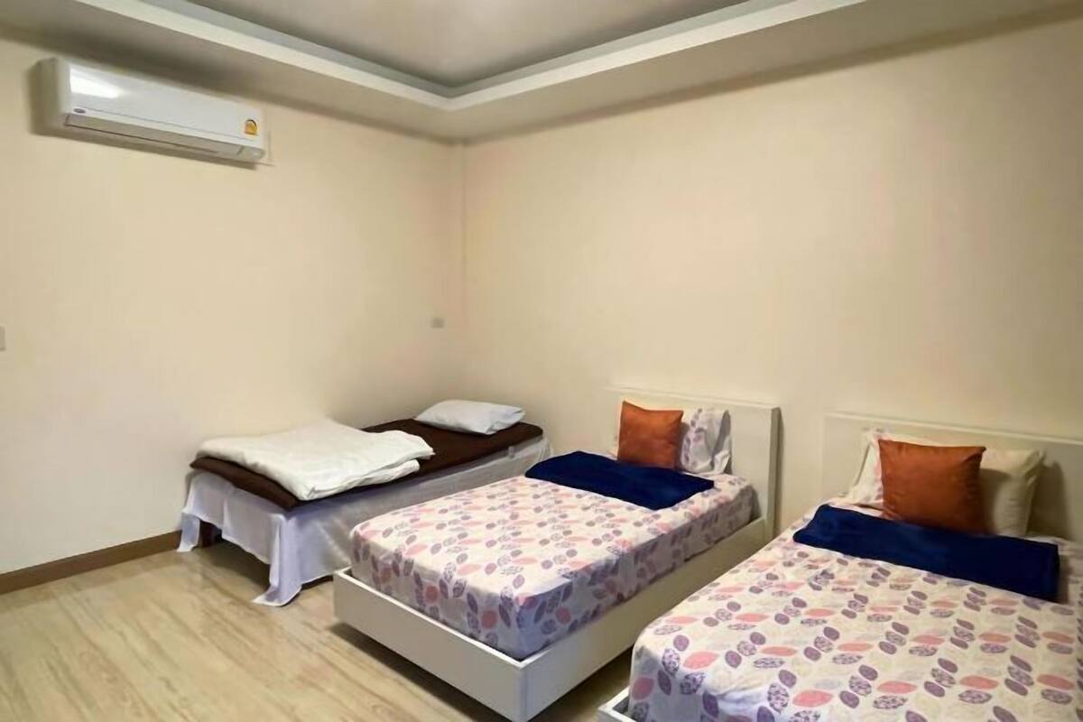 Espacio para trabajar con laptop y wifi gratis 