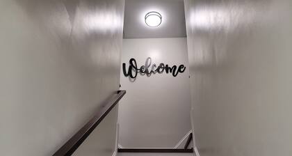 The Traveler On Main Suite #10- Across the Street from Back of the Dragon!