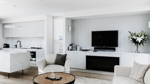 Una Smart TV, libros