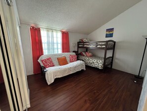 2 quartos, ferros/tábuas de passar roupa, Wi-Fi, roupa de cama