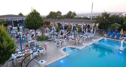 Mavi Restaurant & Apartments 1