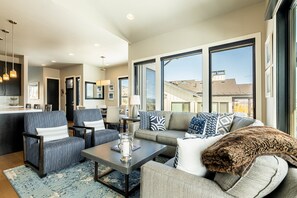 Smart-TV, Kamin, Videospiele