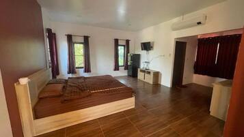 Familienvilla, Poolblick | 4 Schlafzimmer, kostenloses WLAN, Bettwäsche