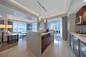 Private kitchen - Beachfront Condo Fort Lauderdale Beach (Fort Lauderdale)