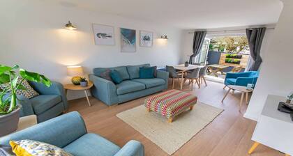 Oceanside Sleeps 6 Walk to Beach & Stylish