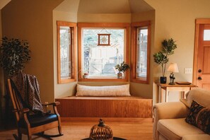 TV, fireplace, stereo